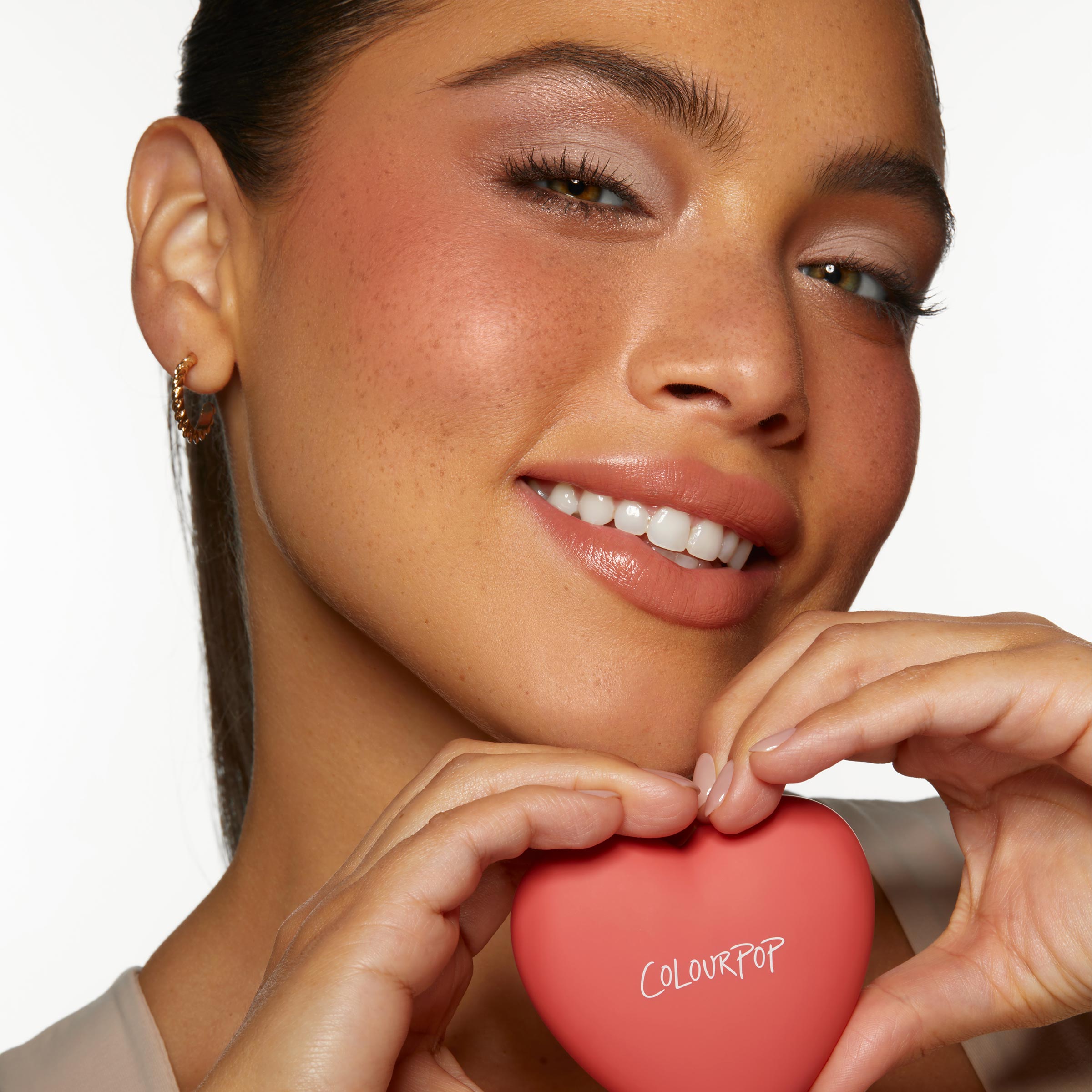 PPBlushCompact-ForeverYours-editorial-square_4942_345b79bf-9f6f-4d80-8c45-2d420f99396e